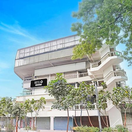 Super Hotel O Navrangpura Cg Road Formerly Hotel Yugraj Ahmedabad Exterior photo