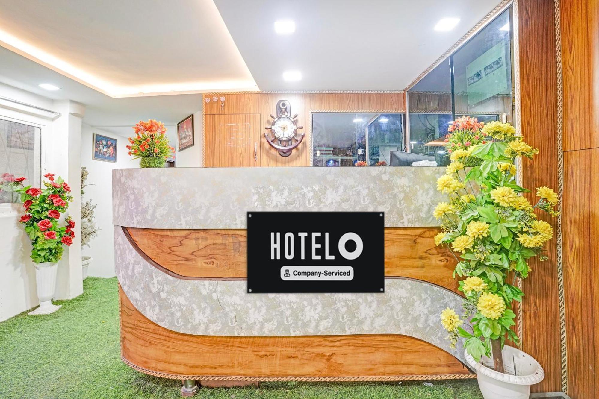 Super Hotel O Navrangpura Cg Road Formerly Hotel Yugraj Ahmedabad Exterior photo