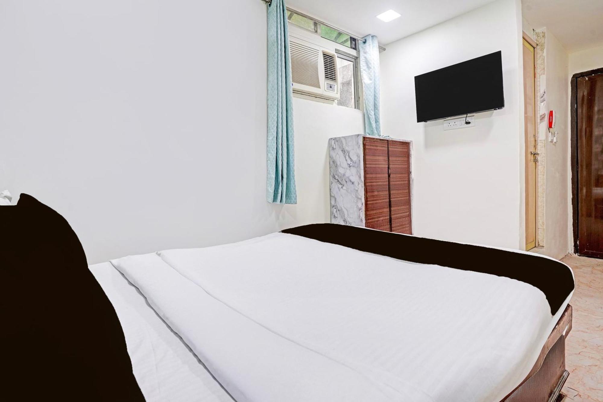 Super Hotel O Navrangpura Cg Road Formerly Hotel Yugraj Ahmedabad Exterior photo